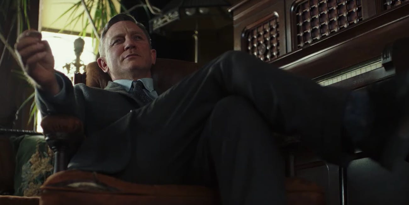 daniel-craig-in-knives-out.png