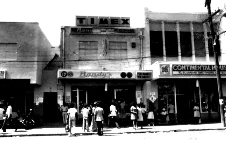 4. Randys B&W exterior shot of shop