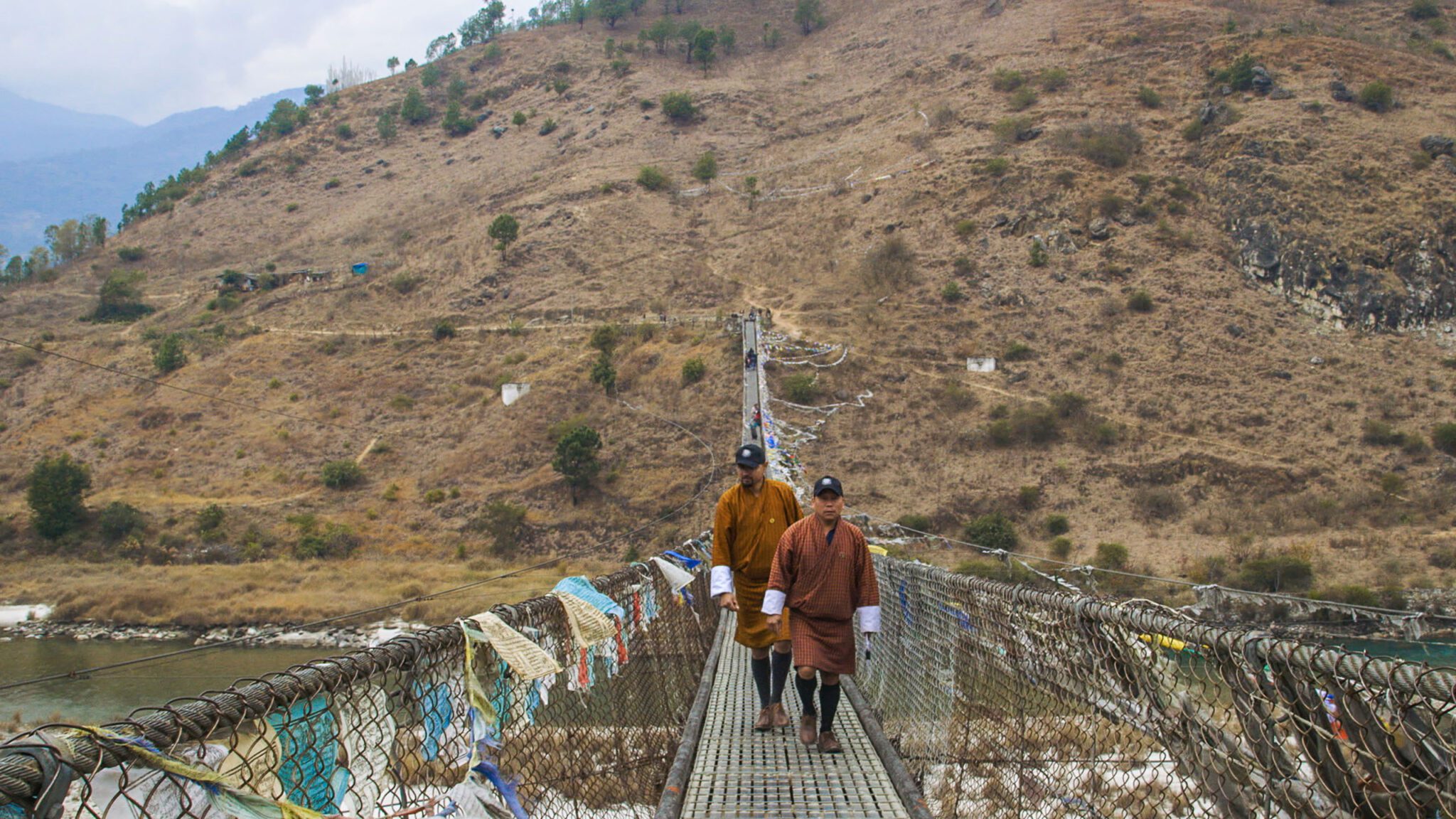 9ngidjbejAgent_of_Happiness-Still2_Amber_Kumar_Gurung_and_Gunaraj_Kuikel