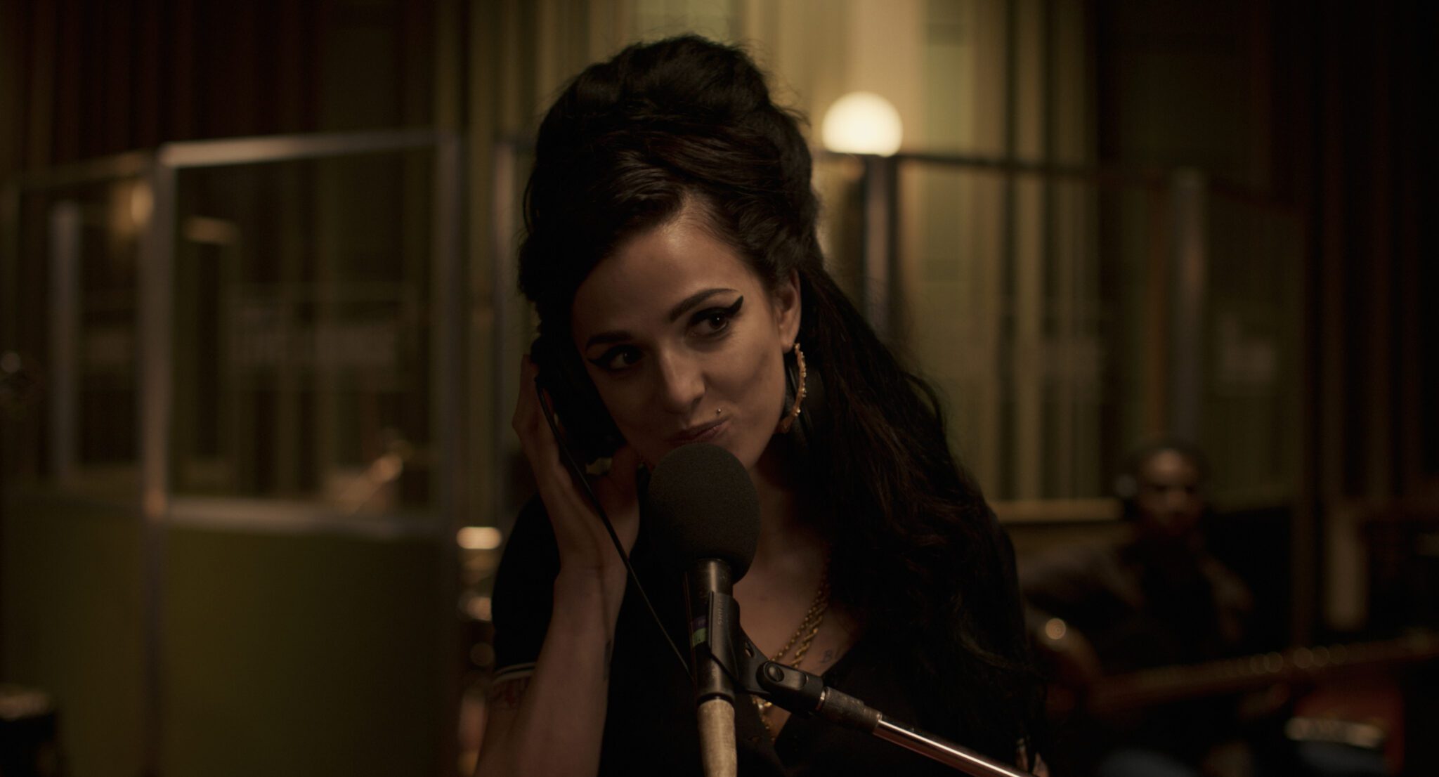 BACK TO BLACK (2024)